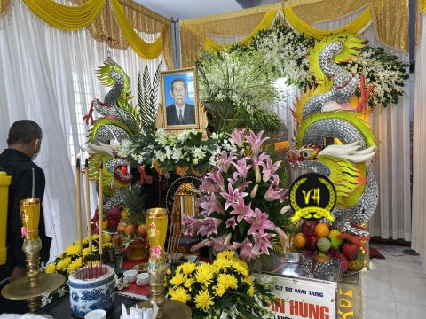 Hình Mai Táng 11
